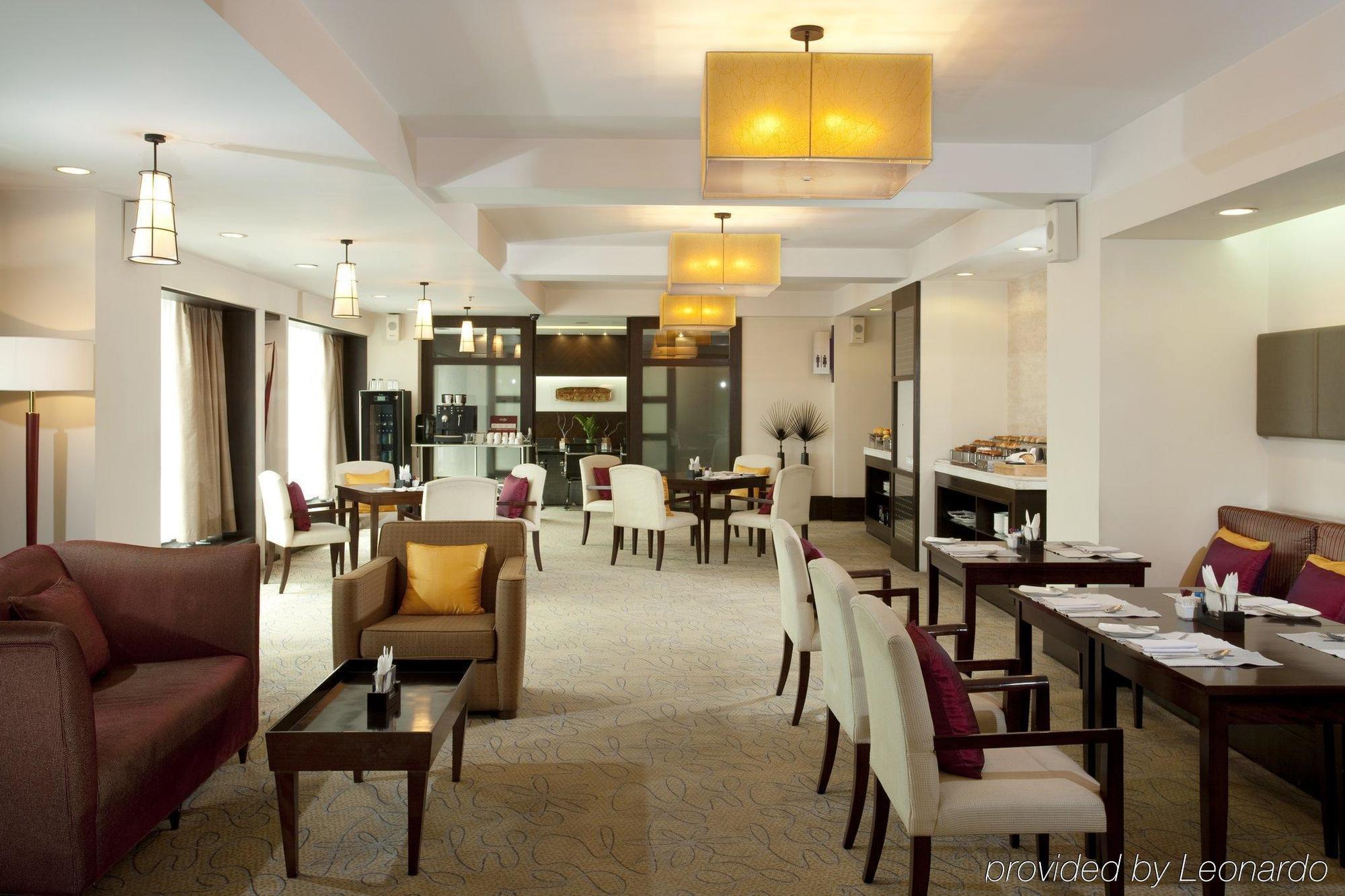 Holiday Inn Central Plaza 北京 レストラン 写真