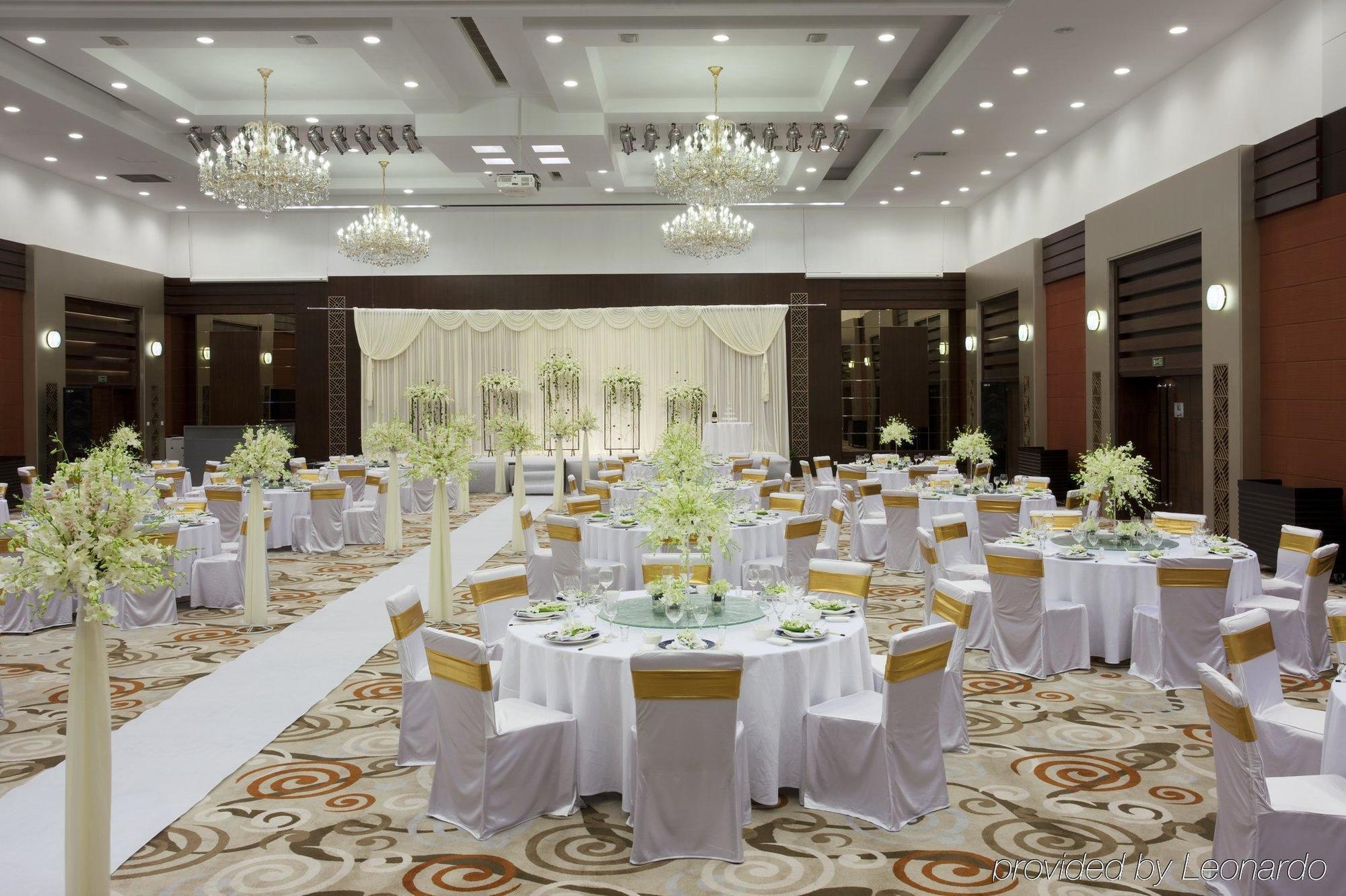 Holiday Inn Central Plaza 北京 レストラン 写真